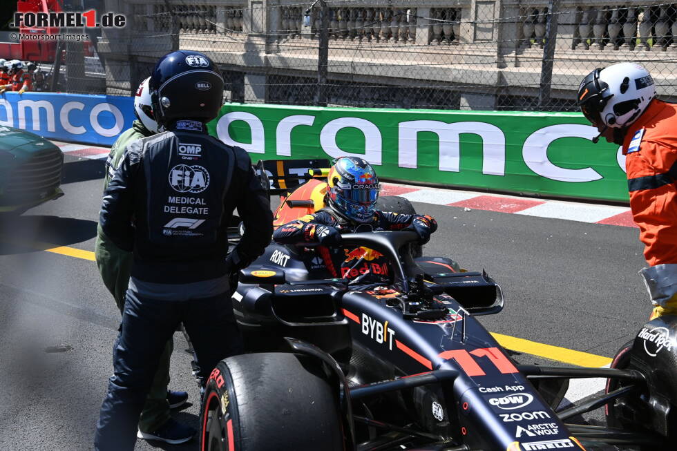 Sergio Perez (6): Einige hätten ihm noch eine 5 gegeben, aber letztendlich war eine knappe Mehrheit für die "Höchststrafe". Wer Weltmeister werden will, der darf das Auto nicht in Q1 wegfeuern - und schon gar nicht in Monaco. Im Rennen dann auch einige Zwischenfälle, aber da war sowieso schon alles zu spät ... Sergio Perez (6): Einige hätten ihm noch eine 5 gegeben, aber letztendlich war eine knappe Mehrheit für die "Höchststrafe". Wer Weltmeister werden will, der darf das Auto nicht in Q1 wegfeuern - und schon gar nicht in Monaco. Im Rennen dann auch einige Zwischenfälle, aber da war sowieso schon alles zu spät ...