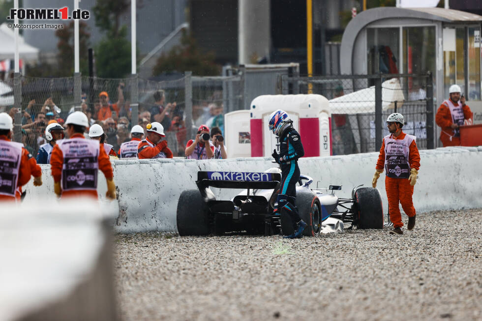 Logan Sargeant (5): Der Williams war an diesem Wochenende schlecht. Das entschuldigt aber nicht seinen Abflug in FT3 und das Qualifying, in dem er mehr als sechs Zehntel langsamer als der Vorletzte war. Es bleibt dabei: Der Rookie macht zu viele Fehler - und ist dabei meistens auch noch zu langsam. Logan Sargeant (5): Der Williams war an diesem Wochenende schlecht. Das entschuldigt aber nicht seinen Abflug in FT3 und das Qualifying, in dem er mehr als sechs Zehntel langsamer als der Vorletzte war. Es bleibt dabei: Der Rookie macht zu viele Fehler - und ist dabei meistens auch noch zu langsam.