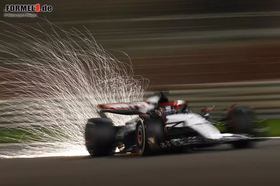 Foto zur News: Nyck de Vries (4): Vorletzter Platz im Qualifying und damit schlechtester Rookie. Bitter vor allem die sieben Zehntel, die ihm der Teamkollege in Q1 aufdrückte. Im Rennen war dann auch nicht mehr viel drin, am Ende P14 mit einer Runde Rückstand, während Tsunoda fast noch gepunktet hätte.