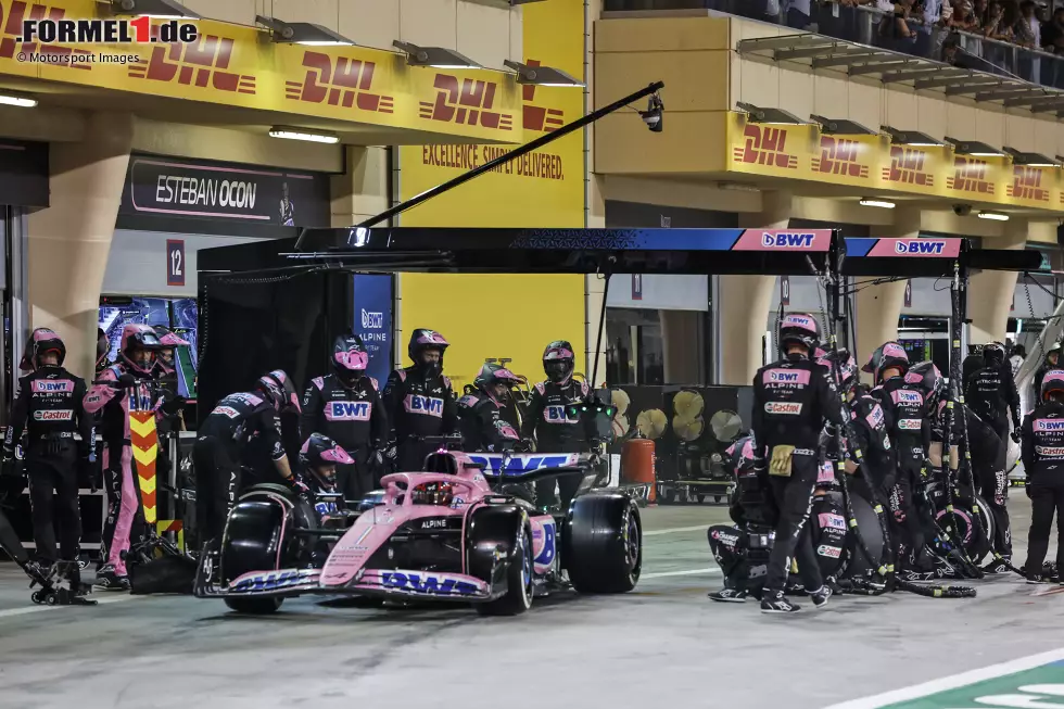 Foto zur News: Esteban Ocon (5): Drei Strafen im Rennen, von denen zwei auf seine Kappe gehen. Zwar jeweils nur kleine Fehler, aber auch Otmar Szafnauer sagt, dass das auf dem Level nicht passieren darf. Da hilft dann auch das ordentliche Qualifying nicht mehr. Für uns der schlechteste Fahrer beim Saisonauftakt.