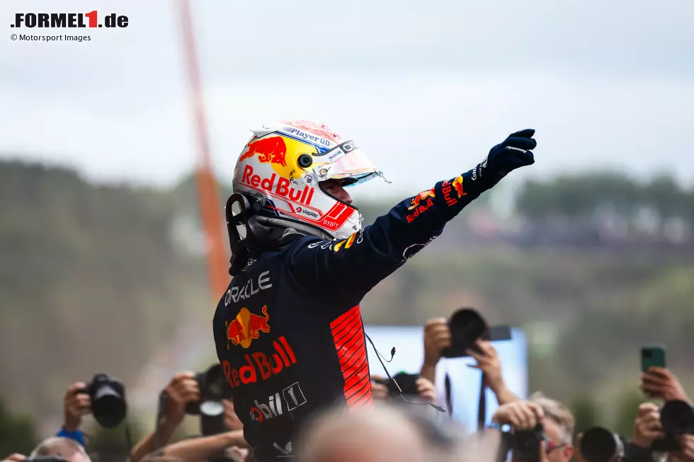 Max Verstappen (1): Sucht man das Haar in der Suppe, dann fallen einem P10 in Q2 am Freitag und sein Wackler in Eau Rouge im Rennen ein. Das verhindert die Bestnote bei 0,8 Sekunden Vorsprung im Qualifying und 22 Sekunden Vorsprung im Rennen auf den Rest der Welt aber natürlich nicht! Foto zur News: Max Verstappen (1): Sucht man das Haar in der Suppe, dann fallen einem P10 in Q2 am Freitag und sein Wackler in Eau Rouge im Rennen ein. Das verhindert die Bestnote bei 0,8 Sekunden Vorsprung im Qualifying und 22 Sekunden Vorsprung im Rennen auf den Rest der Welt aber natürlich nicht!