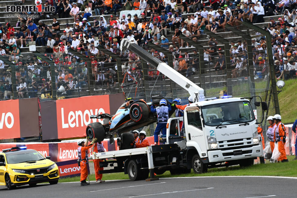 Logan Sargeant (6): Den Fall gibt es bei uns nur ganz selten: Alle(!) Redakteure haben dem Williams-Fahrer einstimmig eine 6 gegeben. Sein Abflug im Qualifying war schon unnötig, der Crash im Rennen besiegelte sein Schicksal dann. Selbst dem größten Optimisten gehen langsam die Argumente für einen neuen Vertrag aus. Logan Sargeant (6): Den Fall gibt es bei uns nur ganz selten: Alle(!) Redakteure haben dem Williams-Fahrer einstimmig eine 6 gegeben. Sein Abflug im Qualifying war schon unnötig, der Crash im Rennen besiegelte sein Schicksal dann. Selbst dem größten Optimisten gehen langsam die Argumente für einen neuen Vertrag aus.