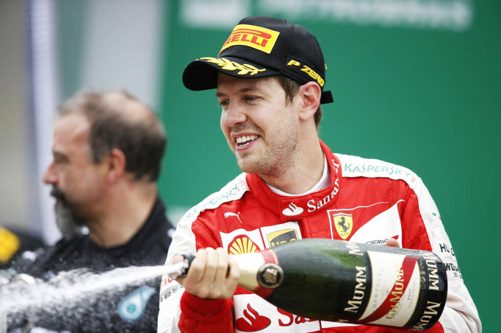Foto zur News: Sebastian Vettel &amp; Ferrari: Der Deutsche erfüllt sich mit seinem Wechsel zu Ferrari 2015 einen Traum. Sein großes Ziel: Wie sein Kindheitsidol Michael Schumacher will er mit der Scuderia Weltmeister werden. Nach vier WM-Titeln mit Red Bull zwischen 2010 und 2013 wäre es die Krönung seiner Karriere.