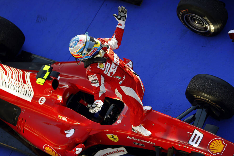 Foto zur News: Fernando Alonso &amp; Ferrari: Und gleich noch einmal die Scuderia! Denn Sebastian Vettel ist nicht der einzige Fahrer, der es verpasst, den ersten Titel seit Kimi Räikkönen 2007 nach Maranello zu holen. Fernando Alonso versucht das bereits zwischen 2010 und 2014 und hat dabei eigentlich gute Voraussetzungen.