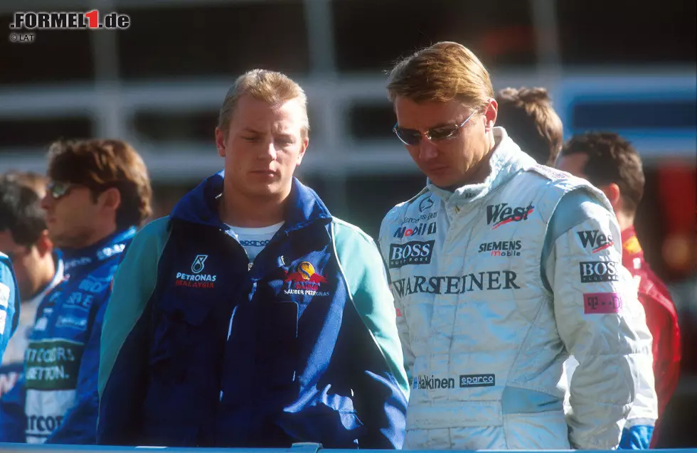 Kimi Räikkönen & McLaren: Als der Finne 2001 mit Sauber in die Formel 1 kommt, steht er wegen seiner kaum vorhandenen Erfahrung im Formelsport bereits vor seinem ersten Rennen in der Kritik. Mit seinem Talent überzeugt er seine Kritiker allerdings schnell und sichert sich für 2002 einen Platz bei McLaren, wo er Mika Häkkinen ersetzt. Foto zur News: Kimi Räikkönen & McLaren: Als der Finne 2001 mit Sauber in die Formel 1 kommt, steht er wegen seiner kaum vorhandenen Erfahrung im Formelsport bereits vor seinem ersten Rennen in der Kritik. Mit seinem Talent überzeugt er seine Kritiker allerdings schnell und sichert sich für 2002 einen Platz bei McLaren, wo er Mika Häkkinen ersetzt.