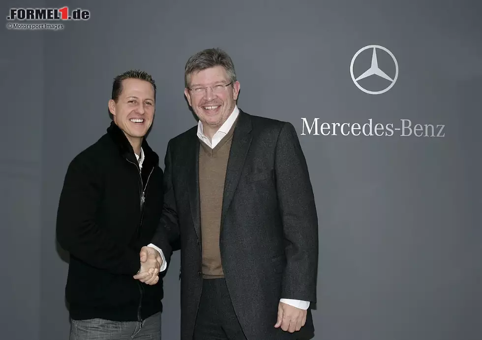 Michael Schumacher & Mercedes: Als Mercedes zur Saison 2010 das Brawn-Team übernimmt, bescheren uns die Silberpfeile gleich noch eines der größten Comebacks der Formel-1-Geschichte! Es gelingt, Rekordweltmeister Michael Schumacher aus dem Ruhestand zurückzuholen - vor allem für die deutschen Fans ein Traum. Foto zur News: Michael Schumacher & Mercedes: Als Mercedes zur Saison 2010 das Brawn-Team übernimmt, bescheren uns die Silberpfeile gleich noch eines der größten Comebacks der Formel-1-Geschichte! Es gelingt, Rekordweltmeister Michael Schumacher aus dem Ruhestand zurückzuholen - vor allem für die deutschen Fans ein Traum.