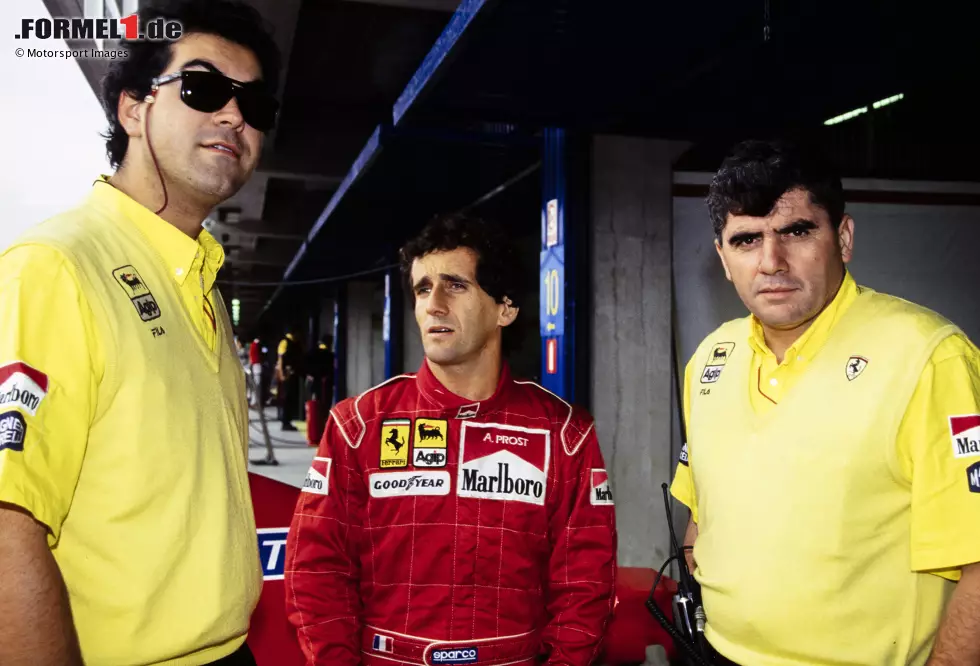 Am Ende ist Prost allerdings nur einer von vielen Fahrern, die in diesen Jahren an Ferrari scheitern. Zwar gewinnt er 1990 fünf Rennen und wird Vizeweltmeister. Im folgenden Jahr schmeißt ihn Ferrari nach öffentlicher Kritik am Auto allerdings vorzeitig raus. Prost wird 1993 noch ein viertes Mal Weltmeister - dann aber mit Williams. Foto zur News: Am Ende ist Prost allerdings nur einer von vielen Fahrern, die in diesen Jahren an Ferrari scheitern. Zwar gewinnt er 1990 fünf Rennen und wird Vizeweltmeister. Im folgenden Jahr schmeißt ihn Ferrari nach öffentlicher Kritik am Auto allerdings vorzeitig raus. Prost wird 1993 noch ein viertes Mal Weltmeister - dann aber mit Williams.