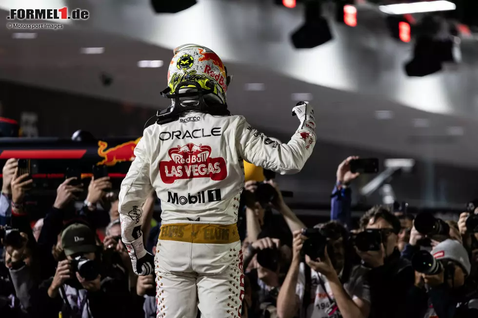Max Verstappen (2): Die Aktion gegen Leclerc beim Start war nicht sauber, die Strafe dafür korrekt. Dazu im Qualifying "nur" Zweiter geworden und im ersten Stint Probleme mit den Reifen bekommen. Ein "guter" Sieg zwar, aber da haben wir vom Weltmeister schon ganz andere Leistungen gesehen! Foto zur News: Max Verstappen (2): Die Aktion gegen Leclerc beim Start war nicht sauber, die Strafe dafür korrekt. Dazu im Qualifying "nur" Zweiter geworden und im ersten Stint Probleme mit den Reifen bekommen. Ein "guter" Sieg zwar, aber da haben wir vom Weltmeister schon ganz andere Leistungen gesehen!