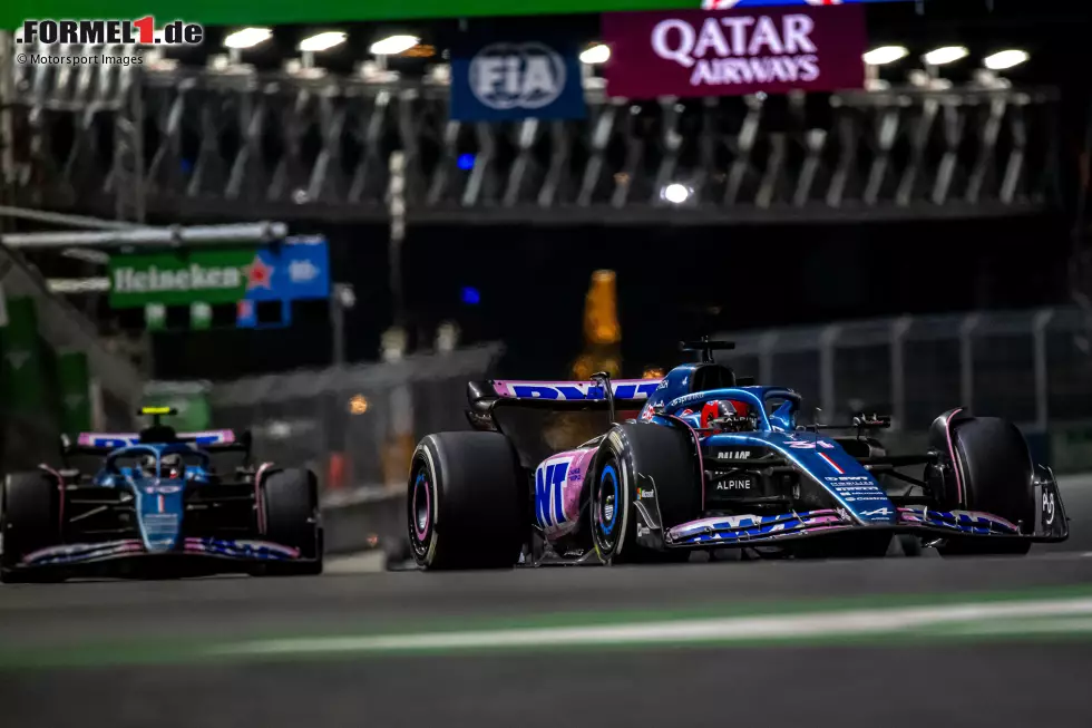 Esteban Ocon (2): Schaffte es im Gegensatz zu seinem Teamkollegen, die Reifen am Leben zu halten. Hielt sich aus dem Ärger am Anfang heraus und lag so schnell in den Top 10, nachdem das Qualifying (auch wegen einer Aktion von Verstappen) mit dem Aus in Q1 zuvor in die Hose gegangen war. Eine ordentliche Rehabilitation im Rennen mit P4. Foto zur News: Esteban Ocon (2): Schaffte es im Gegensatz zu seinem Teamkollegen, die Reifen am Leben zu halten. Hielt sich aus dem Ärger am Anfang heraus und lag so schnell in den Top 10, nachdem das Qualifying (auch wegen einer Aktion von Verstappen) mit dem Aus in Q1 zuvor in die Hose gegangen war. Eine ordentliche Rehabilitation im Rennen mit P4.