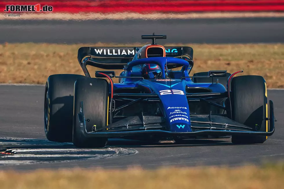 Foto zur News: Alexander Albon ist der erste Pilot, der das neue Auto fahren darf.
