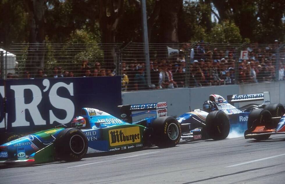 Foto zur News: Der einzige &quot;schwarze Fleck&quot; ist das fünfte Rennen in Barcelona, wo er &quot;nur&quot; Zweiter hinter Damon Hill wird. Am Ende des Jahres steht Schumacher bei acht Saisonsiegen. Den WM-Titel gewinnt er mit einem Punkt Vorsprung auf Hill durch eine Kollision beim Finale in Australien - wo der inzwischen zurückgekehrte Mansell triumphiert ...