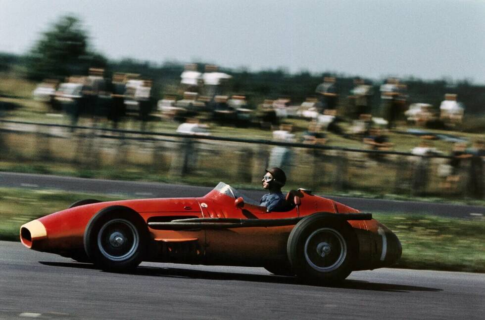 Foto zur News: Rechnet man das Indy 500 nämlich raus, dann gewinnt Ascari bereits 1953 als erster Pilot die ersten drei Saisonrennen in Argentinien, den Niederlanden und Belgien. Bei Fangio sind es 1954 ohne Indianapolis ebenfalls die ersten drei Rennen und 1957 noch einmal. In allen drei Fällen steht am Ende des Jahres auch der WM-Titel.