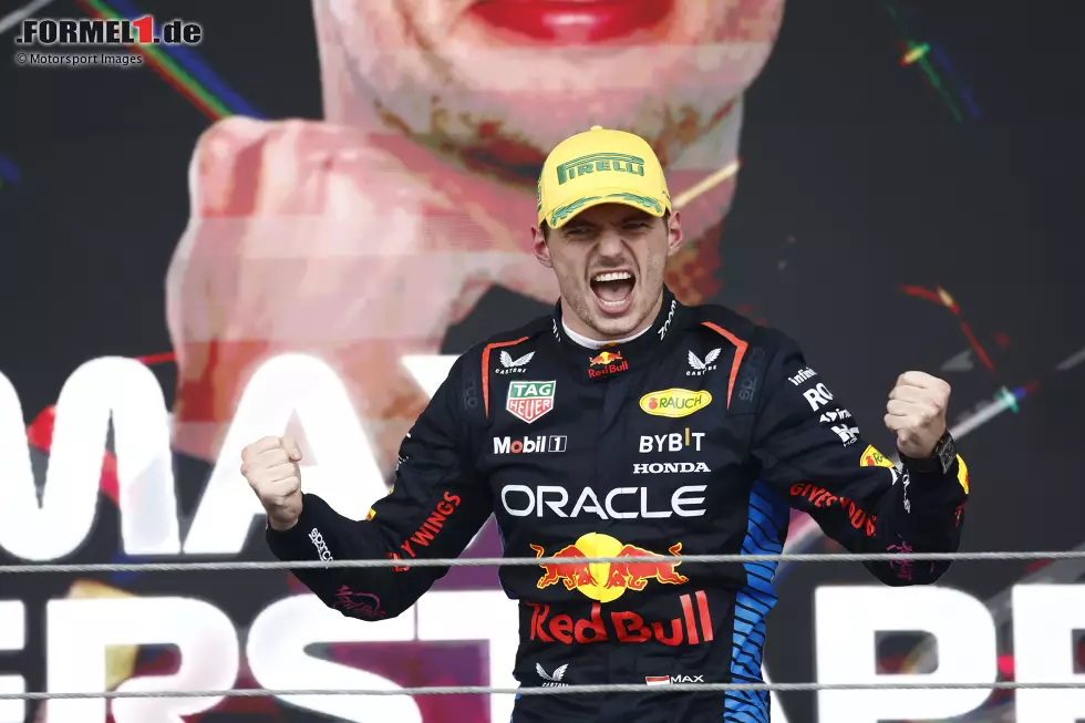 Max Verstappen (Redaktion: 1) - Der Rennsieger ist der einzige Fahrer, der auch von der Redaktion die Bestnote bekommt - wenn auch nicht einstimmig. Denn natürlich kann man den Sprint und das Q2-Aus am Sonntag abziehen. Das sensationelle Rennen hat das für die Mehrheit aber mehr als ausgeglichen. Am Ende in einer eigenen Liga unterwegs. Foto zur News: Max Verstappen (Redaktion: 1) - Der Rennsieger ist der einzige Fahrer, der auch von der Redaktion die Bestnote bekommt - wenn auch nicht einstimmig. Denn natürlich kann man den Sprint und das Q2-Aus am Sonntag abziehen. Das sensationelle Rennen hat das für die Mehrheit aber mehr als ausgeglichen. Am Ende in einer eigenen Liga unterwegs.