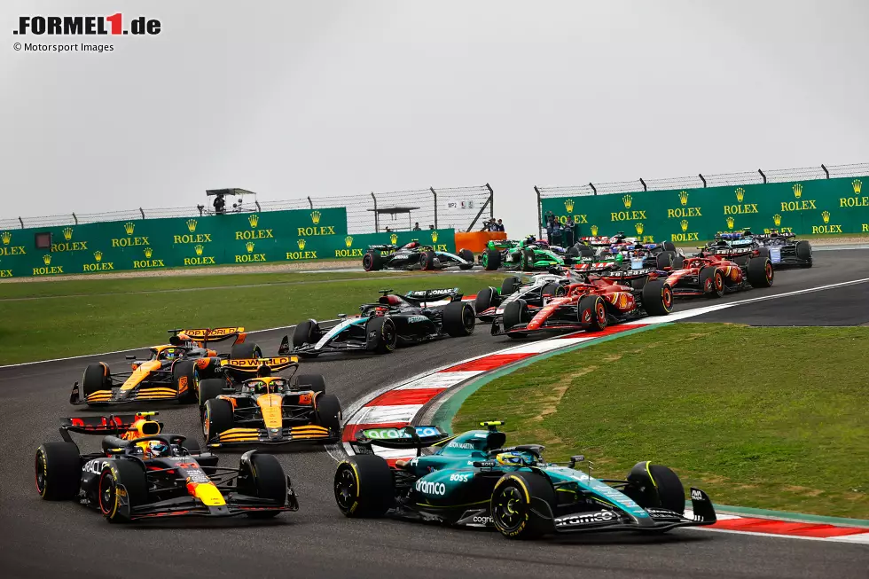 Fernando Alonso (Marc Surer: 3) - "Wenn zwei Spanier im Sprint gegeneinander fighten, muss das ja schiefgehen! Und am Sonntag hat das Team mit der Reifenstrategie ein besseres Resultat verhindert." Foto zur News: Fernando Alonso (Marc Surer: 3) - "Wenn zwei Spanier im Sprint gegeneinander fighten, muss das ja schiefgehen! Und am Sonntag hat das Team mit der Reifenstrategie ein besseres Resultat verhindert."
