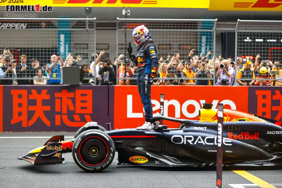 Max Verstappen (Redaktion: 1) - Hier sind wir mit unserem Experten einer Meinung. Einziger Makel war das Sprint-Qualifying, das aber nur so einen kleinen Teil der Gesamtnote ausmacht, dass es mit (überlegenem) Sieg im Sprint, Poleposition und Sieg im Rennen natürlich trotzdem noch zur Bestnote reicht. Foto zur News: Max Verstappen (Redaktion: 1) - Hier sind wir mit unserem Experten einer Meinung. Einziger Makel war das Sprint-Qualifying, das aber nur so einen kleinen Teil der Gesamtnote ausmacht, dass es mit (überlegenem) Sieg im Sprint, Poleposition und Sieg im Rennen natürlich trotzdem noch zur Bestnote reicht.