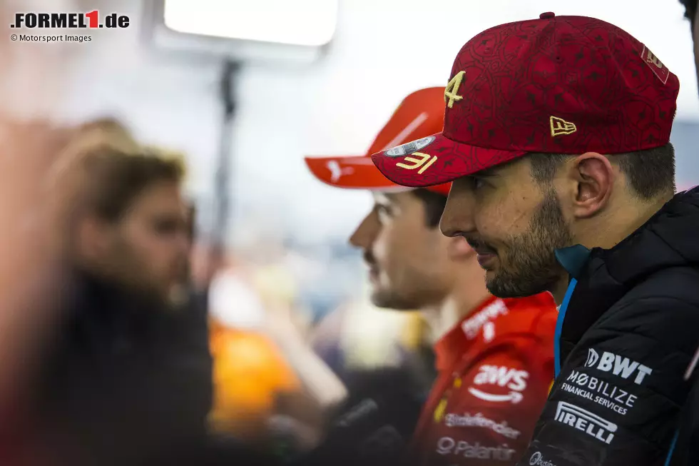 Esteban Ocon (Redaktion: 3) - Wir haben den Franzosen nicht ganz so stark gesehen wie unser Experte. Natürlich wissen wir nicht, wie viel das Update genau gebracht hat. Aber für eine 2 war es uns etwas zu wenig, zumal er im Sprint-Qualifying langsamer als der Teamkollege ohne die neuen Teile war. Foto zur News: Esteban Ocon (Redaktion: 3) - Wir haben den Franzosen nicht ganz so stark gesehen wie unser Experte. Natürlich wissen wir nicht, wie viel das Update genau gebracht hat. Aber für eine 2 war es uns etwas zu wenig, zumal er im Sprint-Qualifying langsamer als der Teamkollege ohne die neuen Teile war.