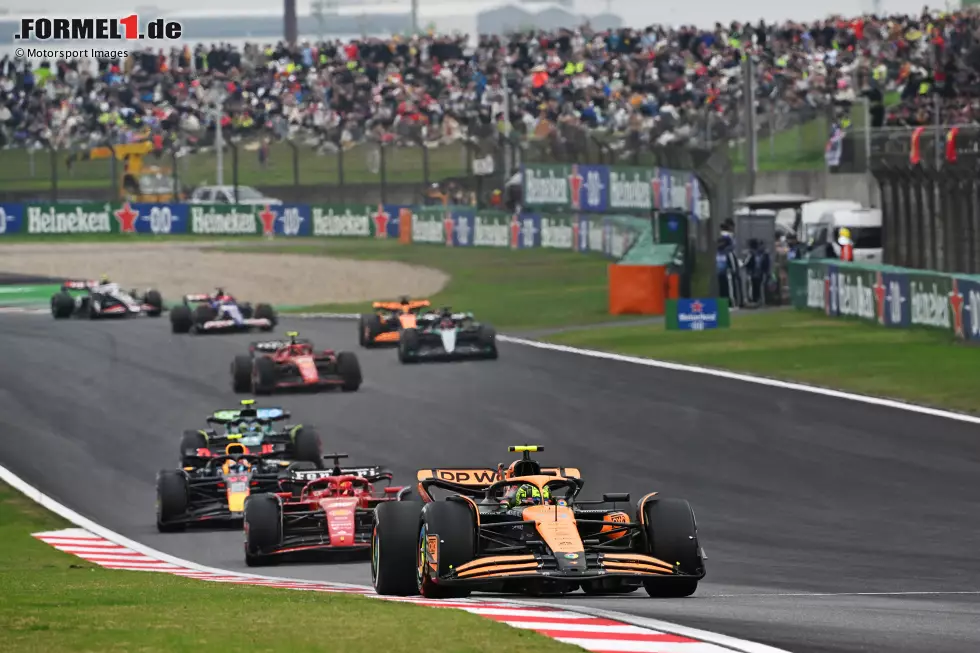 Lando Norris (Redaktion: 2) - Wir ziehen dem Briten den verkorksten Start beim Sprint ab. Das Qualifying war anschließend gut und das Rennen dann sowieso stark. Über das gesamte Wochenende hinweg geht es bei uns aber knapp an der Bestnote vorbei. Foto zur News: Lando Norris (Redaktion: 2) - Wir ziehen dem Briten den verkorksten Start beim Sprint ab. Das Qualifying war anschließend gut und das Rennen dann sowieso stark. Über das gesamte Wochenende hinweg geht es bei uns aber knapp an der Bestnote vorbei.
