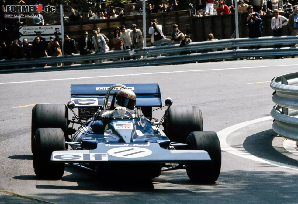 ... tritt ab 1970 auch selbst als Konstrukteur auf. Und wieder ist es Stewart, der 1971 in Spanien den ersten Sieg für das jetzt selbst konstruierte Auto holt. Ein doppelter Sonderfall also, denn das Team hat der Schotte seit 1968 nie gewechselt! Foto zur News: ... tritt ab 1970 auch selbst als Konstrukteur auf. Und wieder ist es Stewart, der 1971 in Spanien den ersten Sieg für das jetzt selbst konstruierte Auto holt. Ein doppelter Sonderfall also, denn das Team hat der Schotte seit 1968 nie gewechselt!