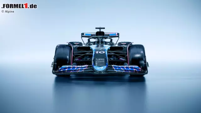 Foto zur News: Alpine hat in London den neuen A524 für die Formel-1-Saison 2024 vorgestellt. Es handelt sich um den diesjährigen Dienstwagen von Pierre Gasly und Esteban Ocon.