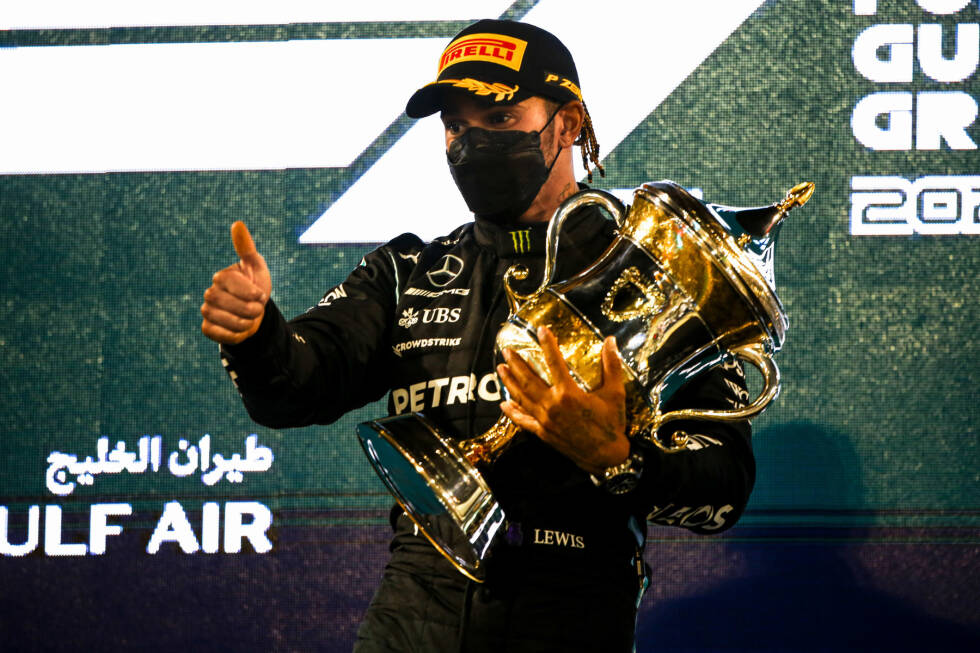 Foto zur News: 2021: Die Saison beginnt mit einem Sieg durch Mercedes-Fahrer Lewis Hamilton in Bahrain, aber ...