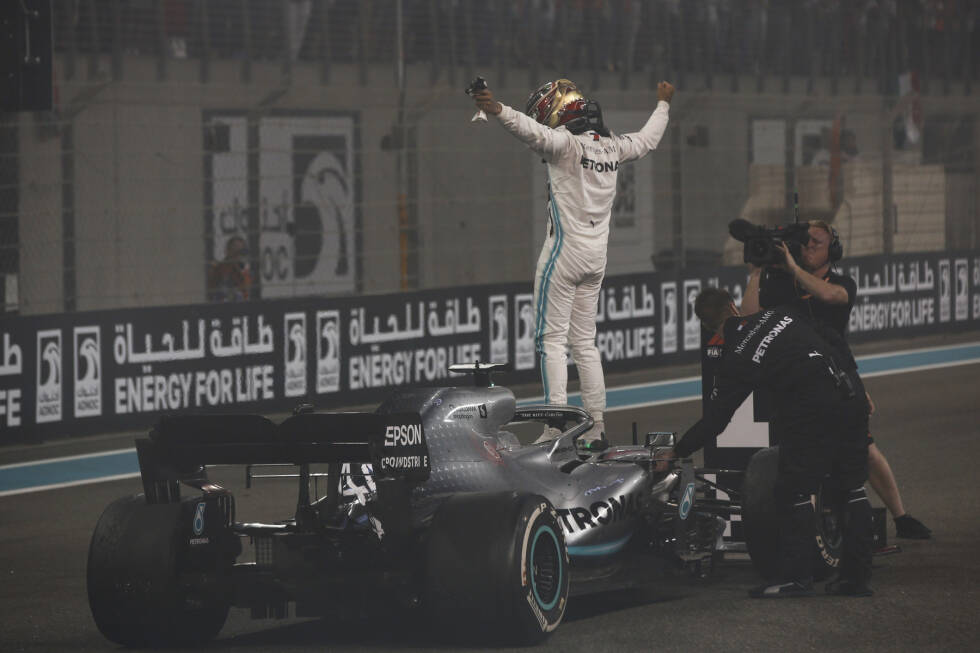 Foto zur News: ... aber startet sein Teamkollege Lewis Hamilton eine Siegesserie und wird wieder Weltmeister. Bottas belegt am Saisonende P2 in der WM.