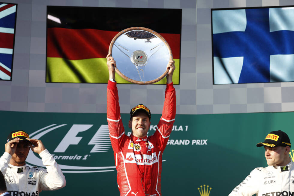 Foto zur News: 2017: Erstmals gewinnt Sebastian Vettel für Ferrari gleich das erste Saisonrennen in Australien, doch ...