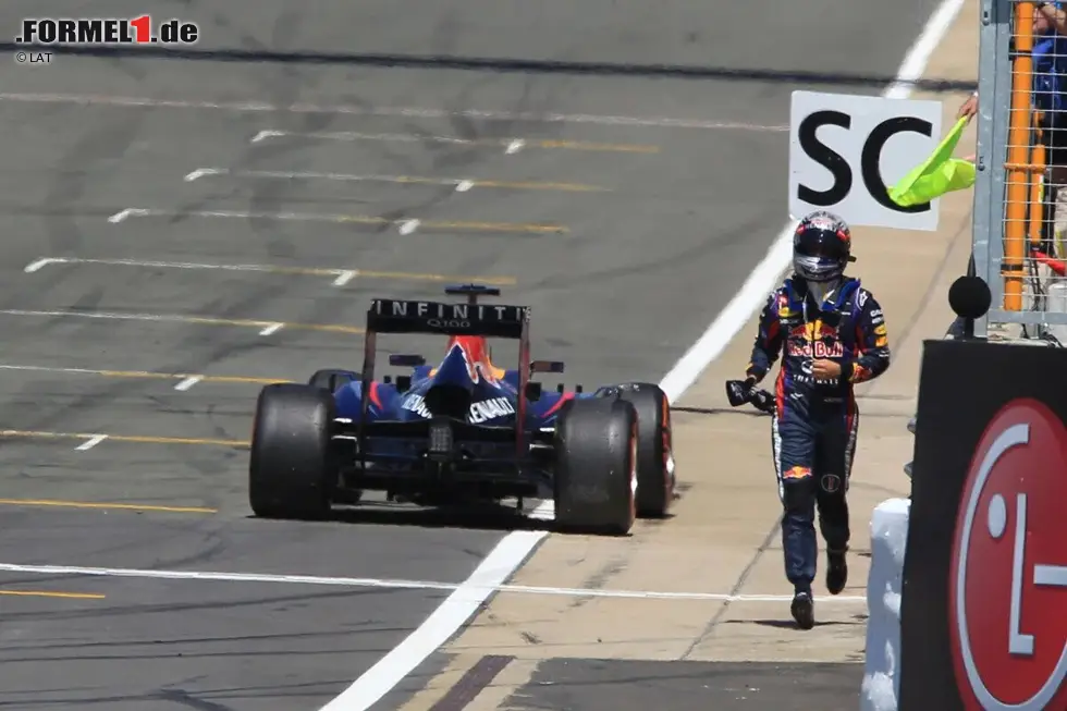 Foto zur News: 12. Sebastian Vettel (Red Bull) beim Großen Preis von Großbritannien 2013 - Grund: Getriebe