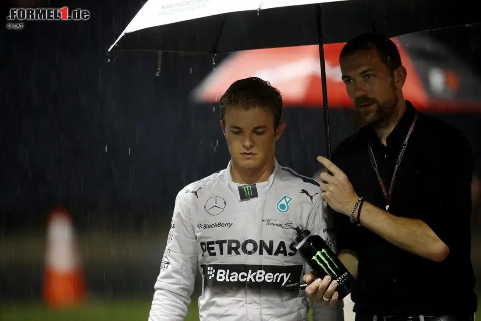 Foto zur News: 10. Nico Rosberg (Mercedes) beim Großen Preis von Singapur 2014 - Grund: Lenkrad