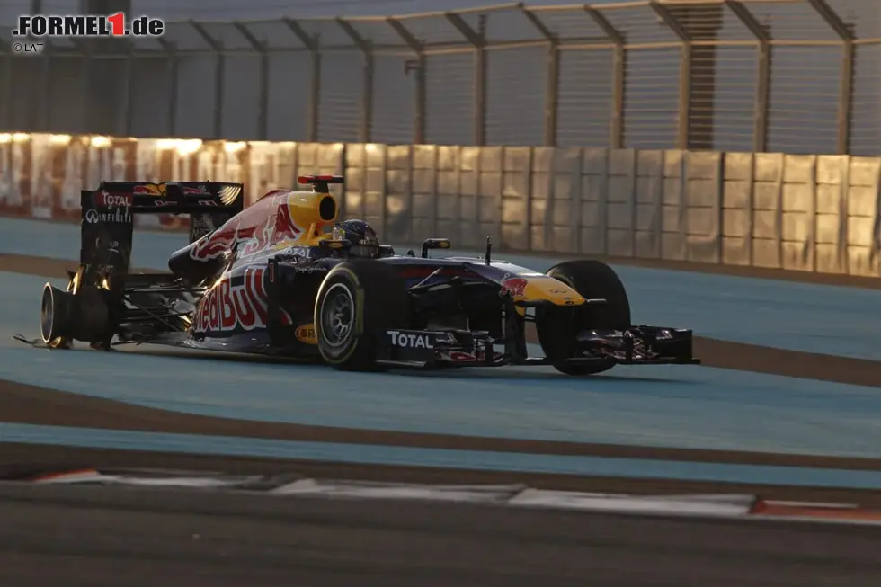 Foto zur News: 15. Sebastian Vettel (Red Bull) beim Großen Preis von Abu Dhabi 2011 - Grund: Reifenschaden