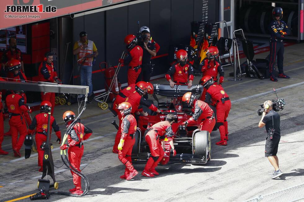Foto zur News: 2. Charles Leclerc (Ferrari) beim Großen Preis von Spanien 2022 - Grund: Motorschaden