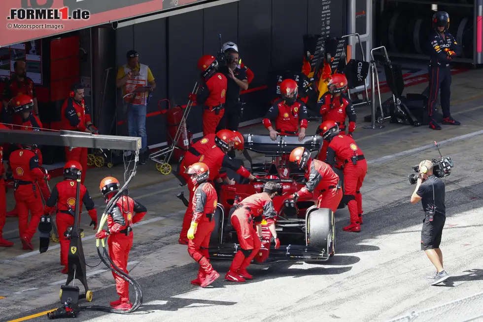 Foto zur News: 3. Charles Leclerc (Ferrari) beim Großen Preis von Spanien 2022 - Grund: Motorschaden