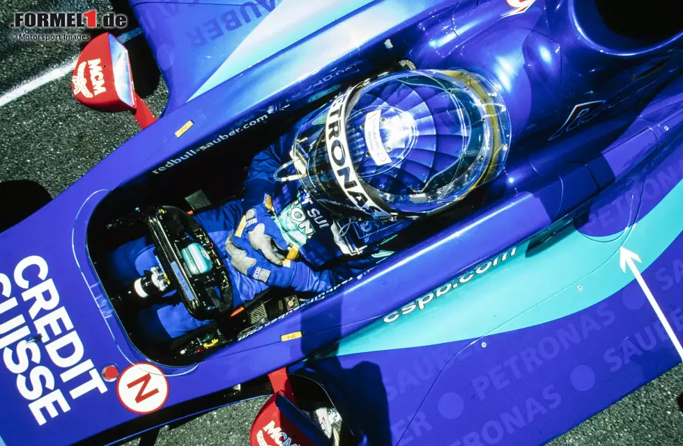 ... von Nick Heidfeld mit WM-P8 in der Saison 2001 nach einem dritten Platz für Sauber. Foto zur News: ... von Nick Heidfeld mit WM-P8 in der Saison 2001 nach einem dritten Platz für Sauber.