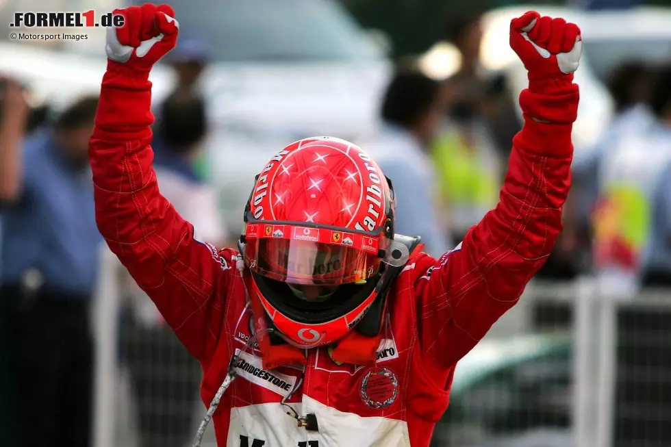 Erfolgreichster Ferrari-Fahrer in der Formel 1 ist Michael Schumacher mit 72 Grand-Prix-Siegen in 180 Rennen von 1996 bis 2006. Unvergessen: Von 2000 bis 2004 gewann Schumacher fünf Mal in Folge die Fahrerwertung, Ferrari dominierte die Formel 1. Foto zur News: Erfolgreichster Ferrari-Fahrer in der Formel 1 ist Michael Schumacher mit 72 Grand-Prix-Siegen in 180 Rennen von 1996 bis 2006. Unvergessen: Von 2000 bis 2004 gewann Schumacher fünf Mal in Folge die Fahrerwertung, Ferrari dominierte die Formel 1.