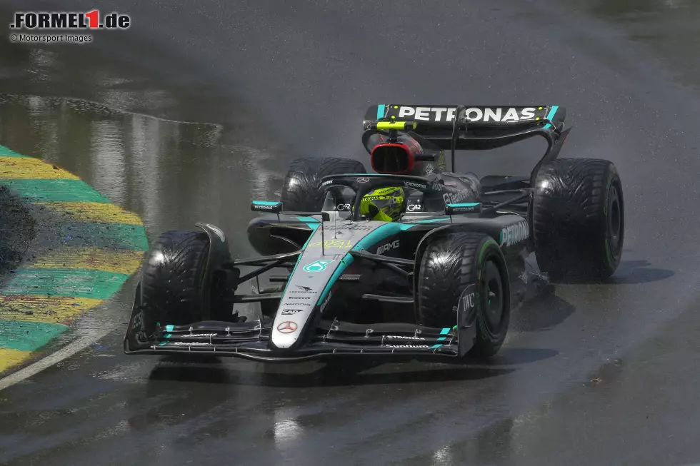 Mercedes ist seit der Saison 2010 (wieder) mit einem Werksteam in der Formel 1 am Start. Schon in den 1950er-Jahren war die Marke erfolgreich. Doch die größte Erfolgsstory schreibt Mercedes seit 2014 mit Siegen und Titeln am Fließband, wenn auch zuletzt nicht mehr an der absoluten Spitze. Aktuell steht es bei 115 Siegen und acht Titeln. Foto zur News: Mercedes ist seit der Saison 2010 (wieder) mit einem Werksteam in der Formel 1 am Start. Schon in den 1950er-Jahren war die Marke erfolgreich. Doch die größte Erfolgsstory schreibt Mercedes seit 2014 mit Siegen und Titeln am Fließband, wenn auch zuletzt nicht mehr an der absoluten Spitze. Aktuell steht es bei 115 Siegen und acht Titeln.