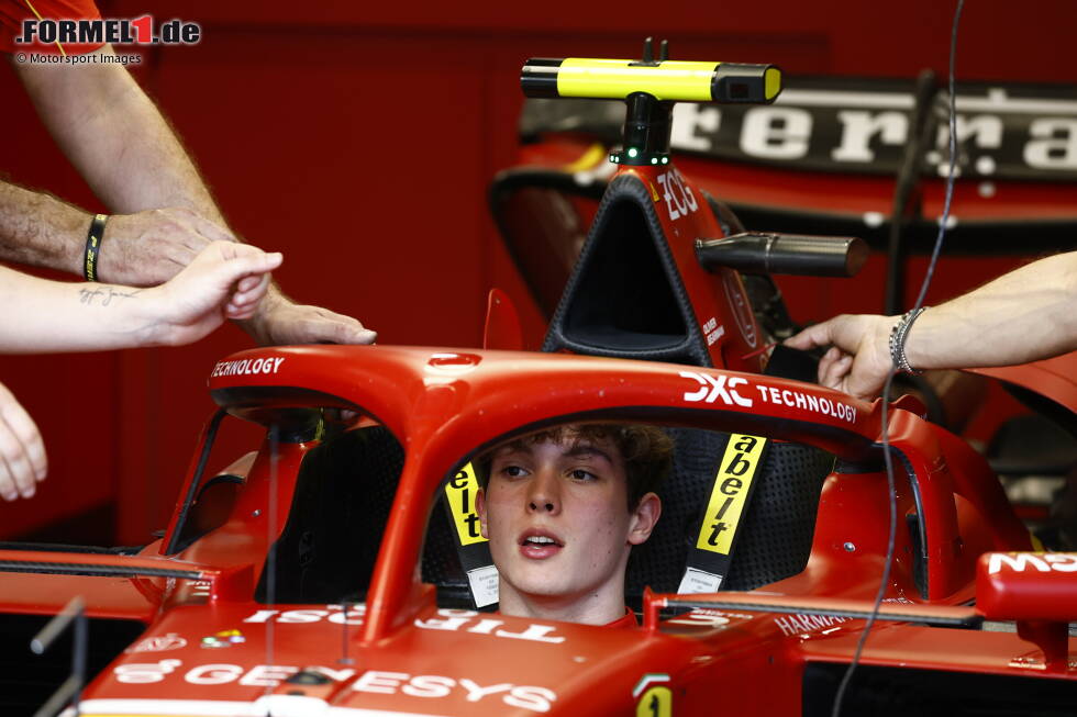 Foto zur News: ... Ferrari seinen Ersatzmann Oliver Bearman aktiviert. Der erst 18-Jährige lässt seine Poleposition in der Formel 2 sausen und steigt ab dem dritten Training in den Formel-1-Ferrari. Es ist sein Grand-Prix-Debüt. Im Qualifying wird er solider Elfter, im Rennen guter Siebter - und zum &quot;Fahrer des Tages&quot; gewählt.