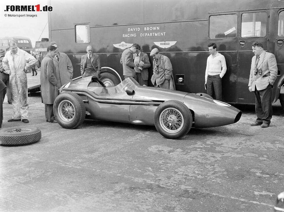 Foto zur News: Aston Martin: 1959 ist erstmals ein Fahrzeug der britischen Traditionsmarke in der Formel 1 gemeldet. Der DBR4 aber bestreitet nur wenige Rennen - und Aston Martin zieht sich bald darauf für Jahrzehnte aus der Formel 1 zurück. Und der wahre Ursprung des aktuellen Teams ...