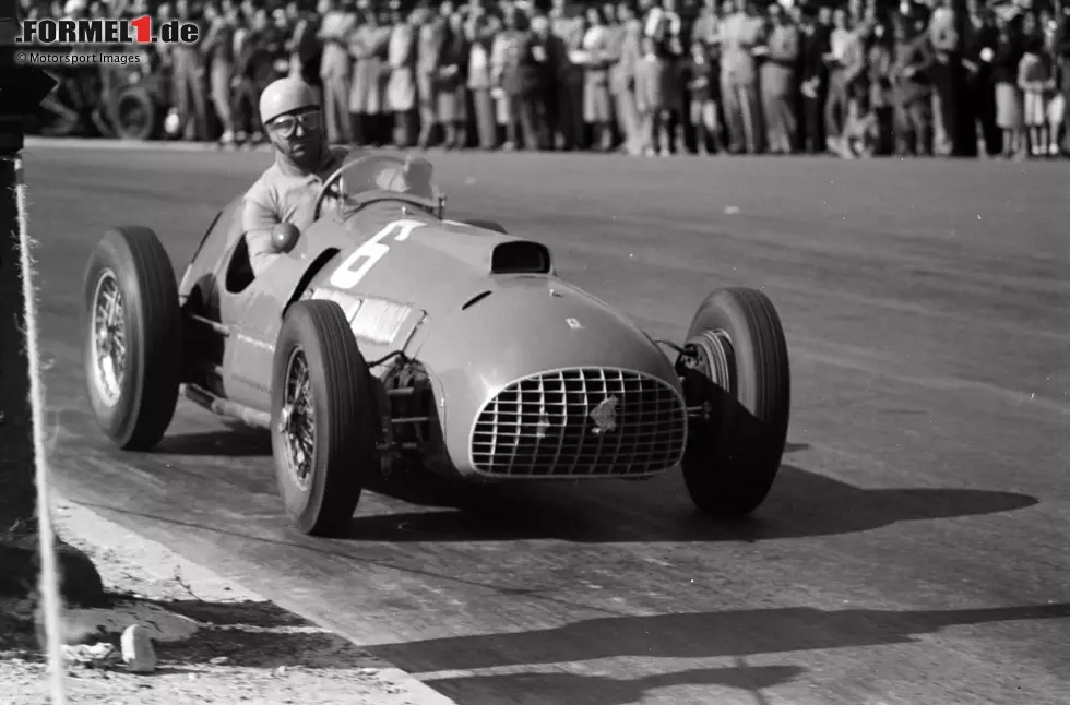 Italien 1950: Dorino Serafini (Italien) - sein erstes und einziges Formel-1-Rennen. Er teilt sich das Auto mit Alberto Ascari und kommt so auf den geteilten zweiten Platz. Foto zur News: Italien 1950: Dorino Serafini (Italien) - sein erstes und einziges Formel-1-Rennen. Er teilt sich das Auto mit Alberto Ascari und kommt so auf den geteilten zweiten Platz.
