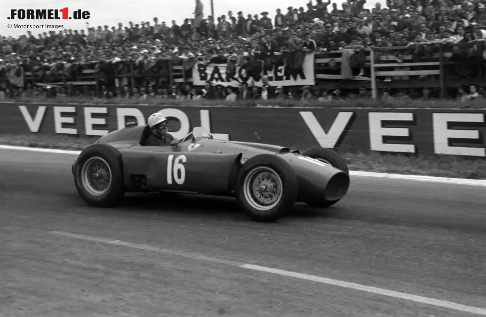 Alfonso de Portago bestreitet in Frankreich sein Formel-1-Debüt für Ferrari und schafft es im Rennen nicht ins Ziel. Er fährt dann noch vier weitere Grands Prix in Rot - und stirbt 1957 bei einem Rennunfall. Foto zur News: Alfonso de Portago bestreitet in Frankreich sein Formel-1-Debüt für Ferrari und schafft es im Rennen nicht ins Ziel. Er fährt dann noch vier weitere Grands Prix in Rot - und stirbt 1957 bei einem Rennunfall.