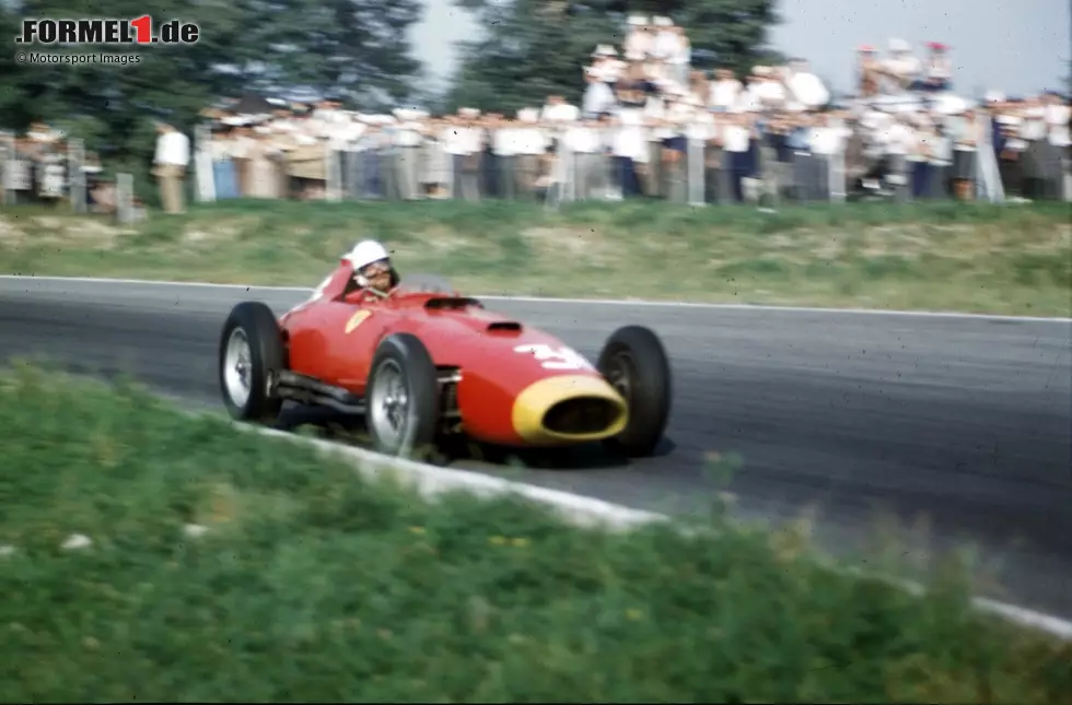 1956 steht in Monza erstmals Wolfang von Trips auf der Starterliste, doch sein Formel-1-Debüt für Ferrari verschiebt sich auf 1957 - er fährt das Rennen nicht. Dann aber kommen die Erfolge: Bis zu seinem Unfalltod 1961 fährt er 26 seiner 29 Formel-1-Rennen für Ferrari. (Foto von 1957) Foto zur News: 1956 steht in Monza erstmals Wolfang von Trips auf der Starterliste, doch sein Formel-1-Debüt für Ferrari verschiebt sich auf 1957 - er fährt das Rennen nicht. Dann aber kommen die Erfolge: Bis zu seinem Unfalltod 1961 fährt er 26 seiner 29 Formel-1-Rennen für Ferrari. (Foto von 1957)
