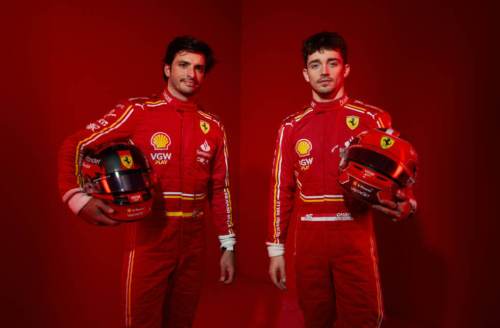 Foto zur News: ... sind übrigens auch auf den Overalls der Fahrer zu sehen, wie dieses Bild von Carlos Sainz (links) und Charles Leclerc (rechts) zeigt. Ansonsten ...