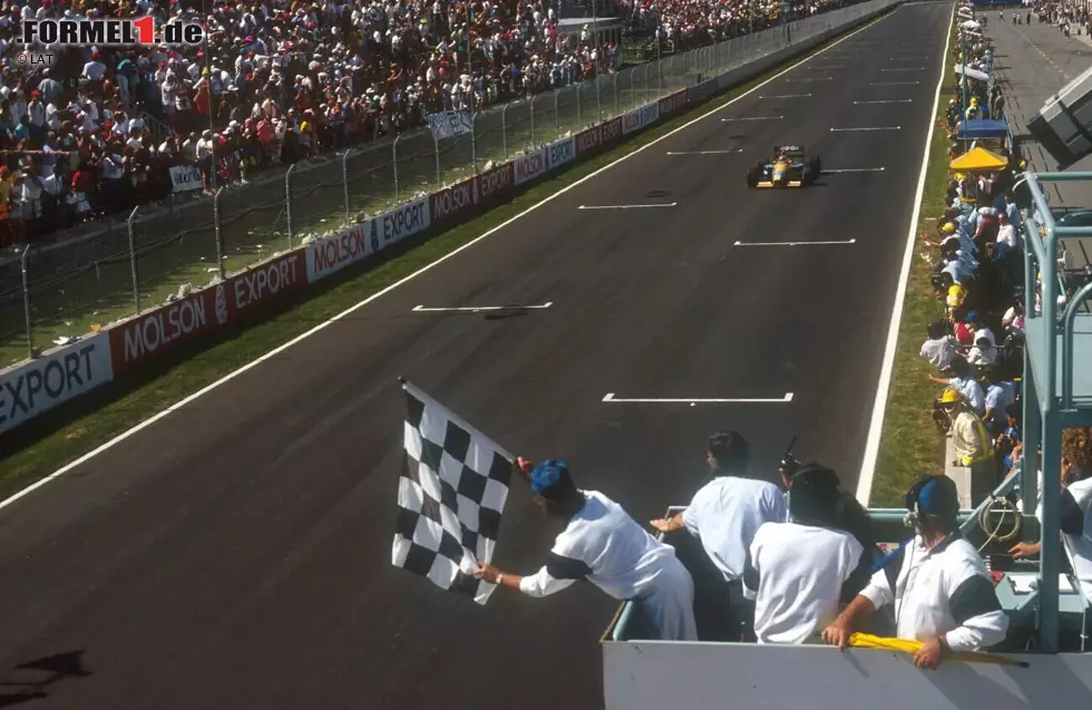 Drei WM-Titel später feierte Piquet in Kanada 1991 einen 23. und letzten unerwarteten Sieg. Sechs Fahrer fielen vor dem auf Rang acht gestarteten Benetton-Piloten aus, darunter auf berühmte Weise Nigel Mansell, der der Menge in der Schlussrunde zuwinkte und das Auto abwürgte. Piquet sagte Danke! Foto zur News: Drei WM-Titel später feierte Piquet in Kanada 1991 einen 23. und letzten unerwarteten Sieg. Sechs Fahrer fielen vor dem auf Rang acht gestarteten Benetton-Piloten aus, darunter auf berühmte Weise Nigel Mansell, der der Menge in der Schlussrunde zuwinkte und das Auto abwürgte. Piquet sagte Danke!