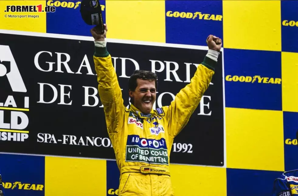 3. Michael Schumacher (14 Jahre, 1 Monat, 1 Tag): Ein Jahr nach seinem spektakulären Debüt in Belgien versetzte "Schumi" Motorsport-Deutschland in Extase und gewann das erste Rennen in seinem "Wohnzimmer". Der Benetton-Pilot pokerte mit Slicks auf feuchter Strecke und überholte so den Williams von Nigel Mansell noch. Foto zur News: 3. Michael Schumacher (14 Jahre, 1 Monat, 1 Tag): Ein Jahr nach seinem spektakulären Debüt in Belgien versetzte "Schumi" Motorsport-Deutschland in Extase und gewann das erste Rennen in seinem "Wohnzimmer". Der Benetton-Pilot pokerte mit Slicks auf feuchter Strecke und überholte so den Williams von Nigel Mansell noch.