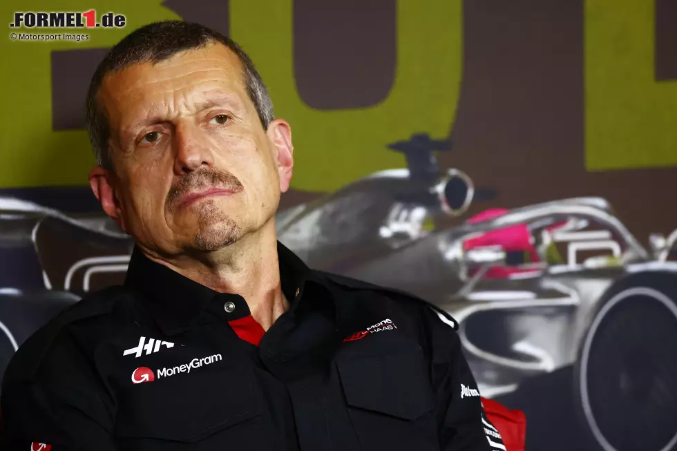 Und Günther Steiner sagt gar nichts. Kein Wunder: Er ist in der Winterpause als Teamchef abgelöst worden und hat das Team noch vor dem Jahreswechsel verlassen. Foto zur News: Und Günther Steiner sagt gar nichts. Kein Wunder: Er ist in der Winterpause als Teamchef abgelöst worden und hat das Team noch vor dem Jahreswechsel verlassen.