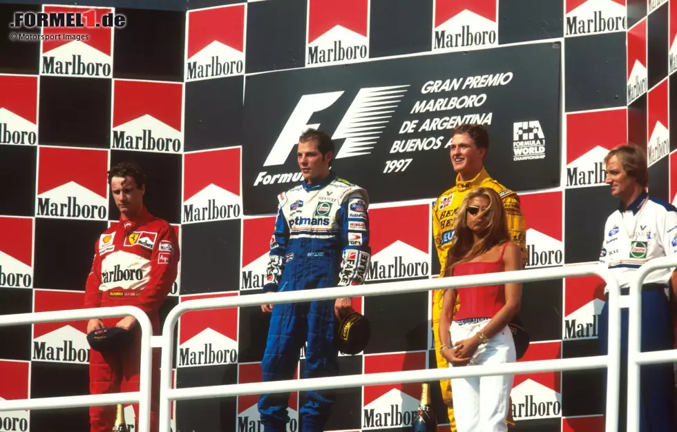 Jacques Villeneuve im Williams bestimmt den Argentinien-Grand-Prix, dahinter lässt ein junger Deutscher aufhorchen: In seinem erst dritten Formel-1-Rennen belegt Ralf Schumacher im Jordan den dritten Platz und steht erstmals auf dem Treppchen! Foto zur News: Jacques Villeneuve im Williams bestimmt den Argentinien-Grand-Prix, dahinter lässt ein junger Deutscher aufhorchen: In seinem erst dritten Formel-1-Rennen belegt Ralf Schumacher im Jordan den dritten Platz und steht erstmals auf dem Treppchen!