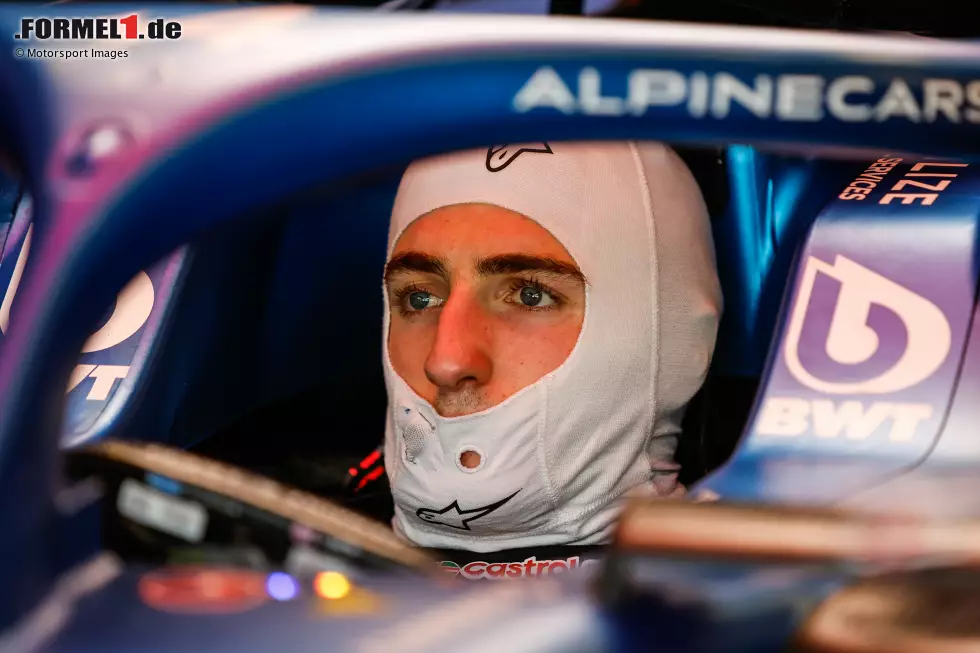 Jack Doohan füllt 2024 die Rolle als Ersatzfahrer aus und hofft so, sich für ein Cockpit empfehlen zu können. Doch kein Rennprogramm zu haben, war in den seltensten Fällen eine Hilfe. Auch Robert Schwarzman wartet bei Ferrari seit seinem Formel-2-Ende vergeblich auf eine größere Rolle. Foto zur News: Jack Doohan füllt 2024 die Rolle als Ersatzfahrer aus und hofft so, sich für ein Cockpit empfehlen zu können. Doch kein Rennprogramm zu haben, war in den seltensten Fällen eine Hilfe. Auch Robert Schwarzman wartet bei Ferrari seit seinem Formel-2-Ende vergeblich auf eine größere Rolle.
