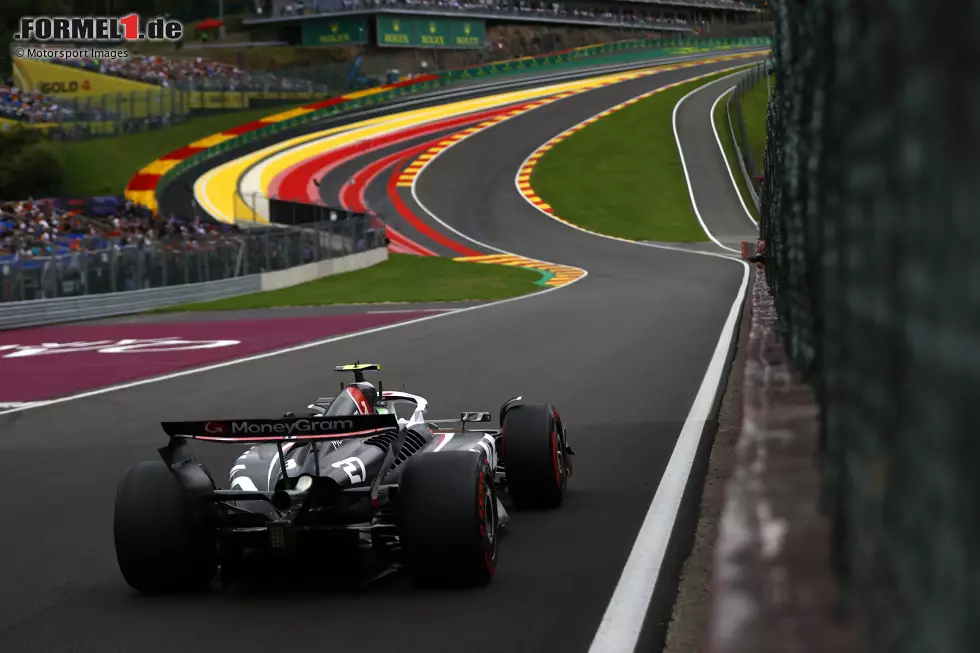 13. Spa-Francorchamps, Belgien (27. Juli 2025) - Der Klassiker rund um die berüchtigte Eau-Rouge-Kurve liegt 2025 vor die Sommerpause. Der Umbau 2022 hat die Strecke wieder etwas herausfordernder gemacht und zahlreiche Kiesbetten reinstalliert. Michael Schumacher feierte in seinem "Wohnzimmer" sein erstes F1-Rennen und seinen ersten Sieg. Foto zur News: 13. Spa-Francorchamps, Belgien (27. Juli 2025) - Der Klassiker rund um die berüchtigte Eau-Rouge-Kurve liegt 2025 vor die Sommerpause. Der Umbau 2022 hat die Strecke wieder etwas herausfordernder gemacht und zahlreiche Kiesbetten reinstalliert. Michael Schumacher feierte in seinem "Wohnzimmer" sein erstes F1-Rennen und seinen ersten Sieg.