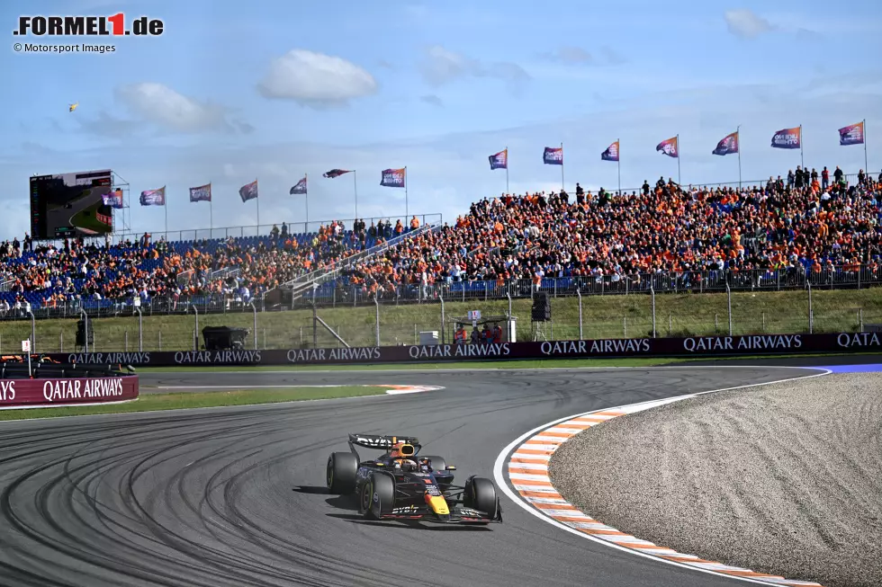 15. Zandvoort, Niederlande (31. August 2025) - Nach einer vierwöchigen Pause kommt der Formel-1-Tross zum Heimspiel von Weltmeister Max Verstappen, der bis auf 2024 alle Rennen seit dem Comeback gewinnen konnte. Highlight der umgebauten Strecke sind die beiden Steilkurven, die einzigartig im Kalender sind. Foto zur News: 15. Zandvoort, Niederlande (31. August 2025) - Nach einer vierwöchigen Pause kommt der Formel-1-Tross zum Heimspiel von Weltmeister Max Verstappen, der bis auf 2024 alle Rennen seit dem Comeback gewinnen konnte. Highlight der umgebauten Strecke sind die beiden Steilkurven, die einzigartig im Kalender sind.