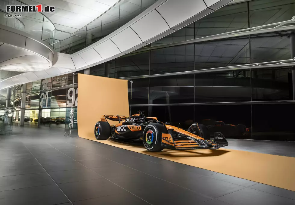 ... werde das Formel-1-Qualifying zum ersten Grand Prix in Bahrain, sagt McLaren-Boss Zak Brown. Ihm geht es 2024 darum, "an die Fortschritte von 2023 anzuknüpfen". Eine konkrete Zielvorgabe für den Rennstall bleibt aus. Foto zur News: ... werde das Formel-1-Qualifying zum ersten Grand Prix in Bahrain, sagt McLaren-Boss Zak Brown. Ihm geht es 2024 darum, "an die Fortschritte von 2023 anzuknüpfen". Eine konkrete Zielvorgabe für den Rennstall bleibt aus.