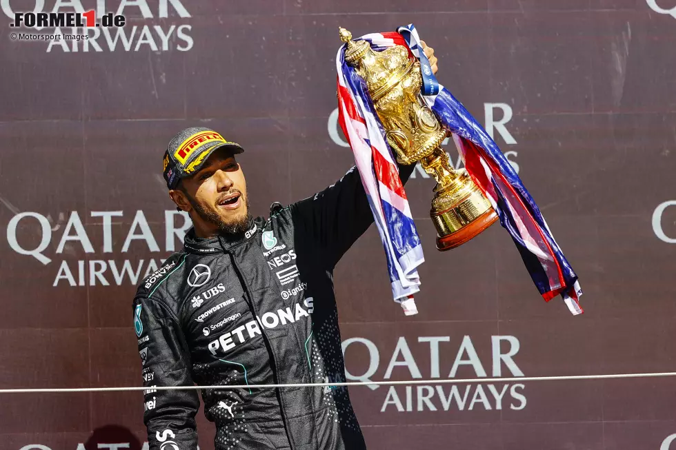 9 Siege: Lewis Hamilton in Silverstone. Schon sein erster Heimsieg 2008 im strömenden Regen wird viel umjubelt, aber die Euphorie in Silverstone kennt kaum Grenzen, als Hamilton 2024 (Foto) zum neunten Mal gewinnt - und das nach zweieinhalb Jahren ohne Sieg! Foto zur News: 9 Siege: Lewis Hamilton in Silverstone. Schon sein erster Heimsieg 2008 im strömenden Regen wird viel umjubelt, aber die Euphorie in Silverstone kennt kaum Grenzen, als Hamilton 2024 (Foto) zum neunten Mal gewinnt - und das nach zweieinhalb Jahren ohne Sieg!