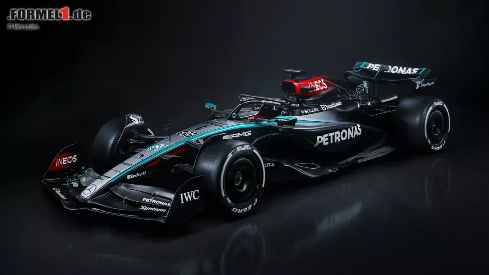 ... das Auto aber leicht, wird deutlich, dass bei Mercedes - wie bei vielen Formel-1-Teams 2024 - die Farbe Schwarz dominiert, das "nackte" Kohlefaser. Man will (und muss) einfach Gewicht sparen. Ganz vorne ... Foto zur News: ... das Auto aber leicht, wird deutlich, dass bei Mercedes - wie bei vielen Formel-1-Teams 2024 - die Farbe Schwarz dominiert, das "nackte" Kohlefaser. Man will (und muss) einfach Gewicht sparen. Ganz vorne ...